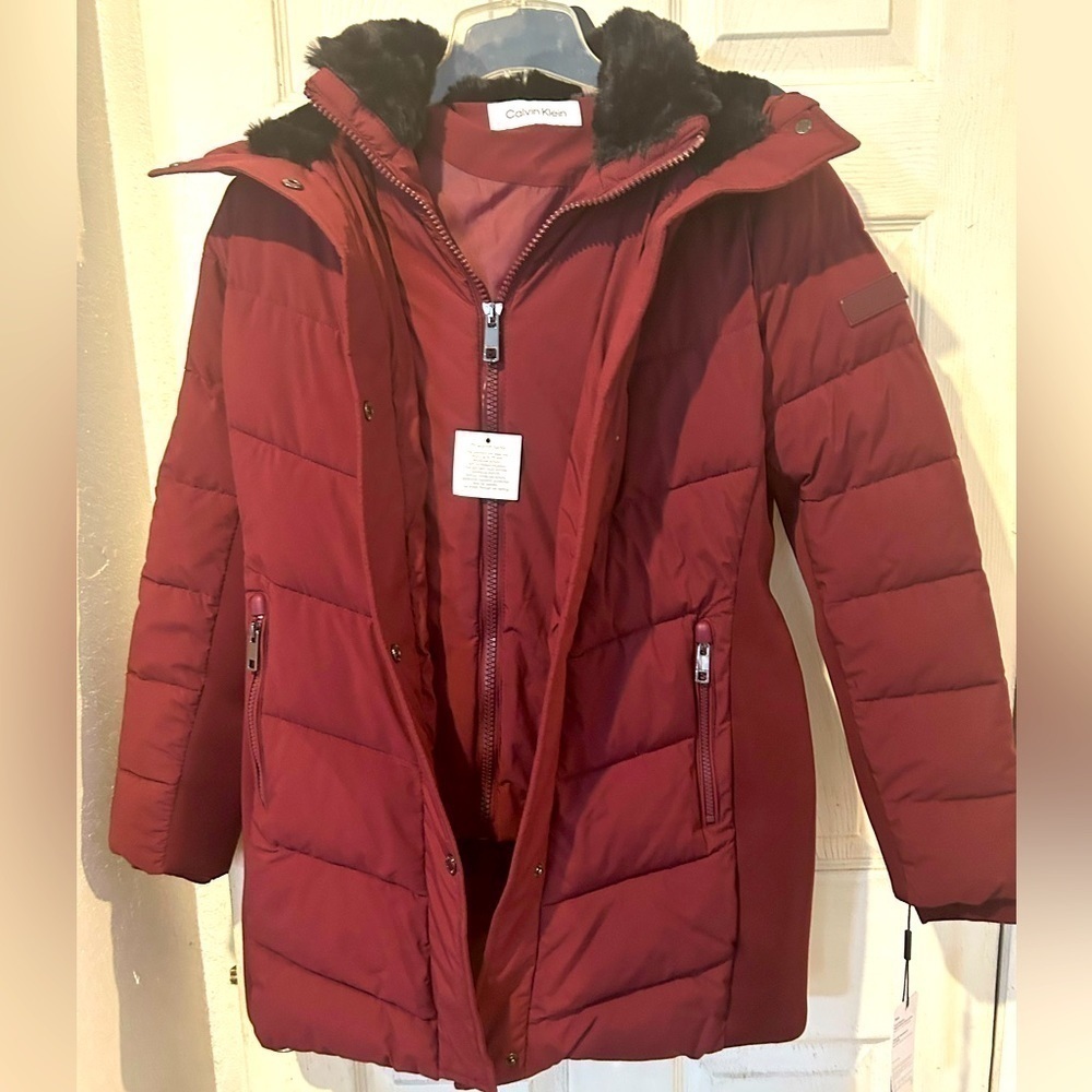 Calvin Klein NWT Burgundy Women’s Faux Fur-Lined Hooded Puffer Coat Size XS